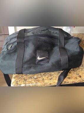 90’s Nike mesh duffle bag